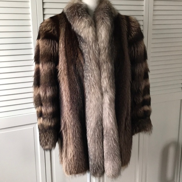 Price firm FOUR SEASONS FUR CO. LTD Raccoon With Fox Trim Fur Coat - Picture 3 of 9